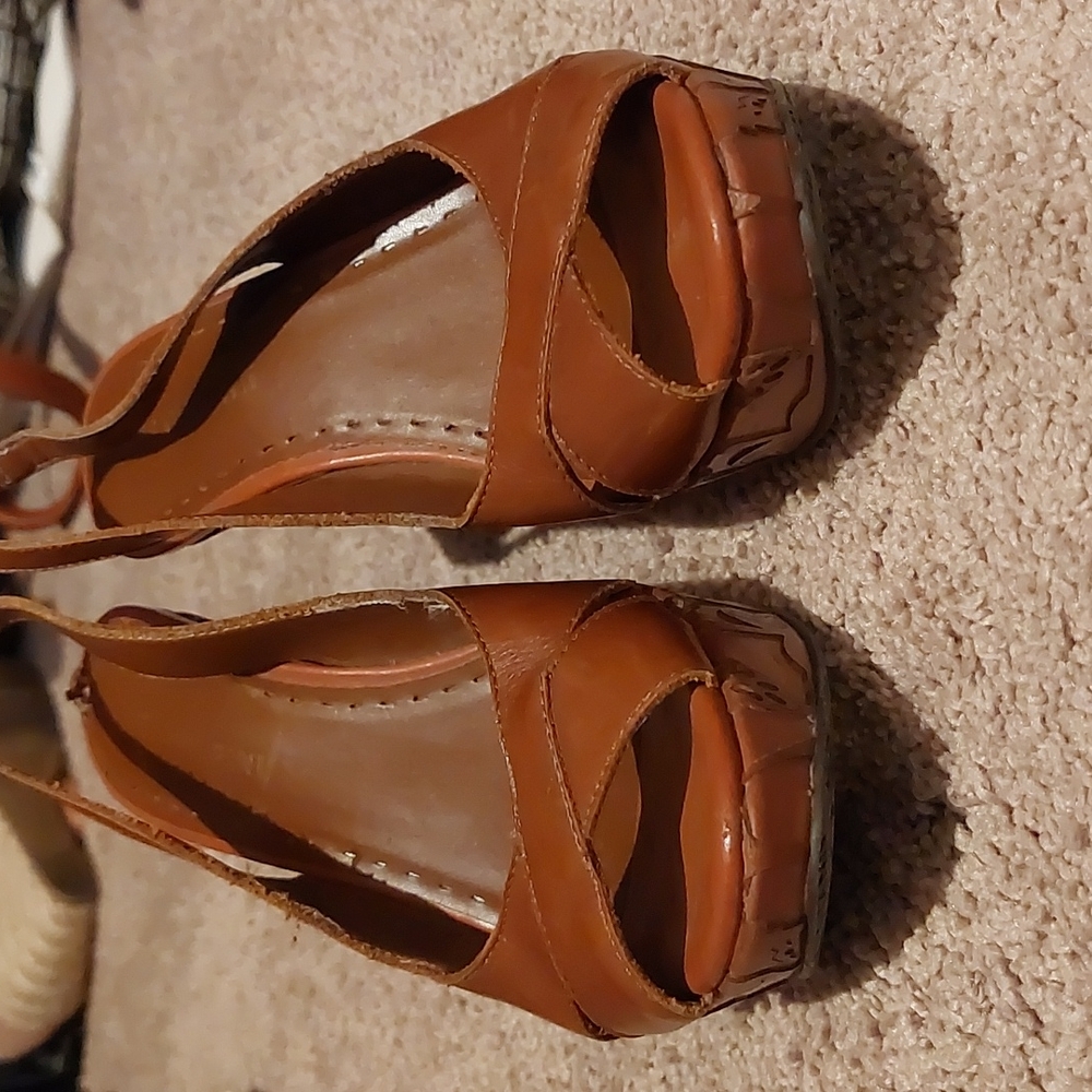 Heels - Picture 2 of 4